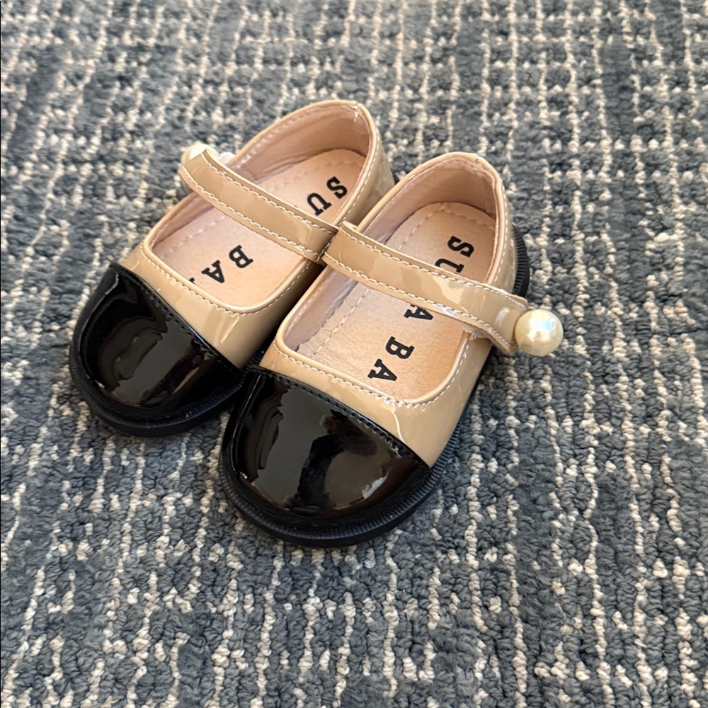 Stylish Black and Tan Mary Jane Shoes